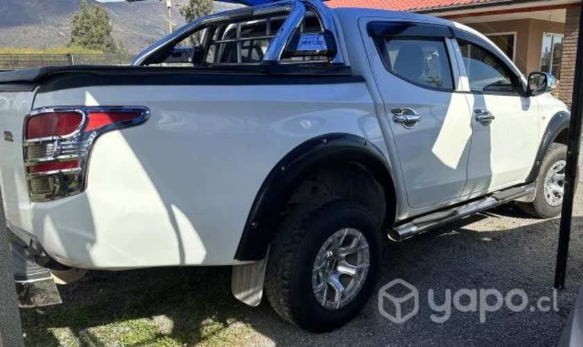 Mitsubishi l200 2016