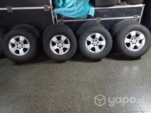 4 llantas con neumáticos Nissan Navarra o NP-300