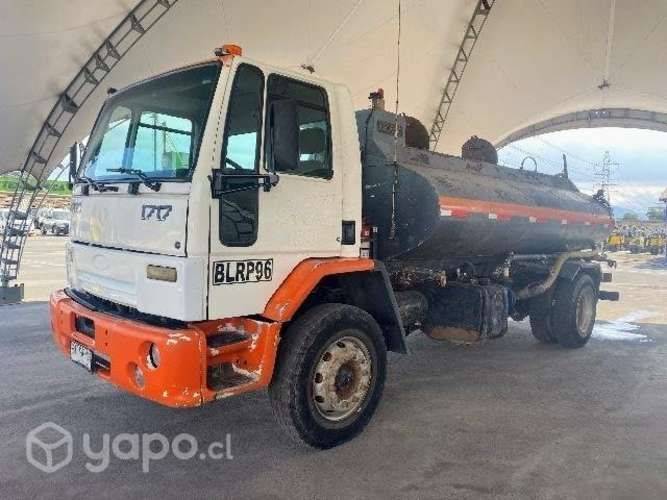Camion aljibe ford cargo 1717