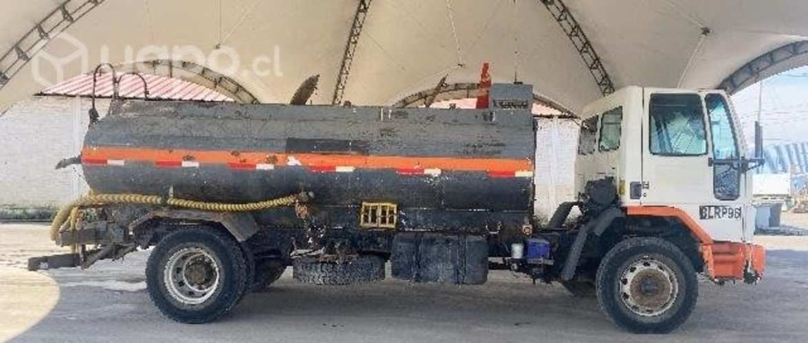 Camion aljibe ford cargo 1717