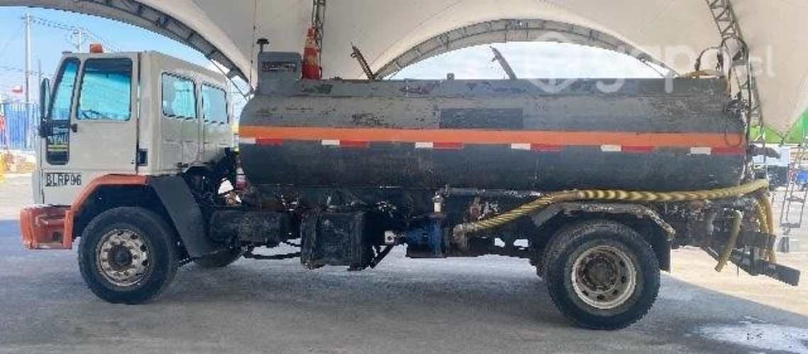 Camion aljibe ford cargo 1717