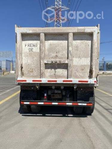 Camión tolva 8x4 Mack GU813