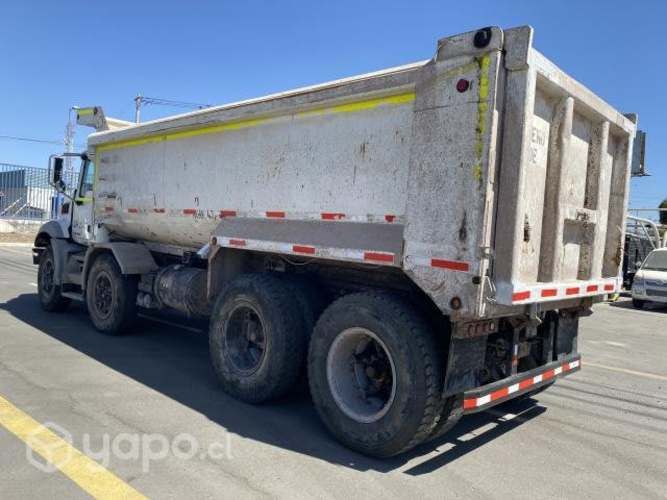 Camión tolva 8x4 Mack GU813