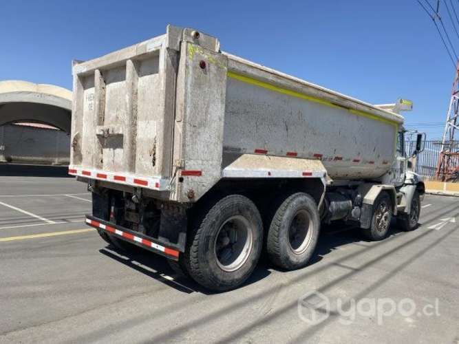 Camión tolva 8x4 Mack GU813