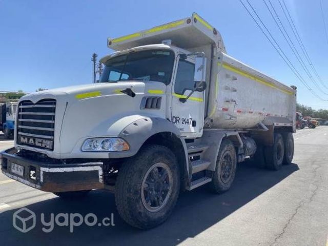 Camión tolva 8x4 Mack GU813