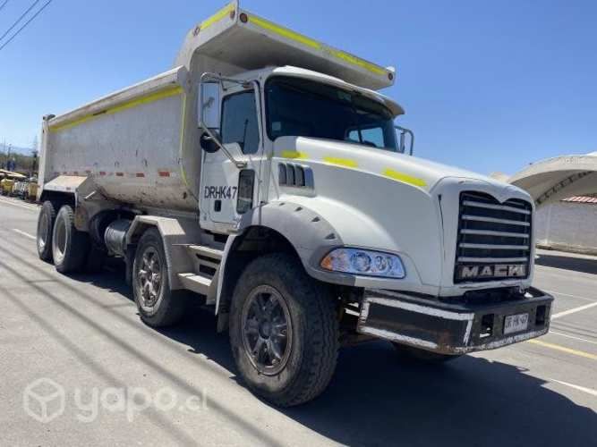 Camión tolva 8x4 Mack GU813