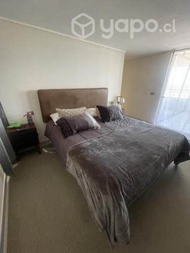 Cama King CIC Respaldo Cuero +2 Veladores