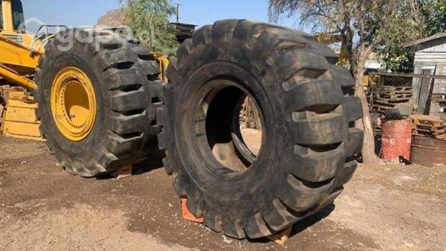 Komatsu WA600 disponemos de neumático