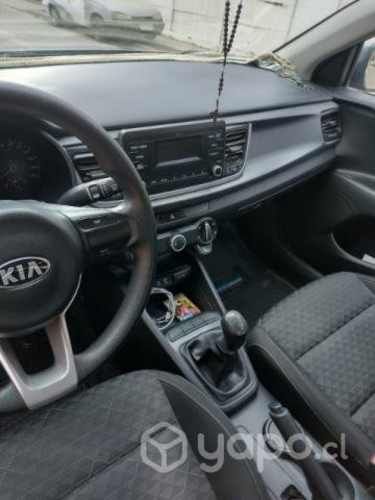 Se vende Kia rio 4