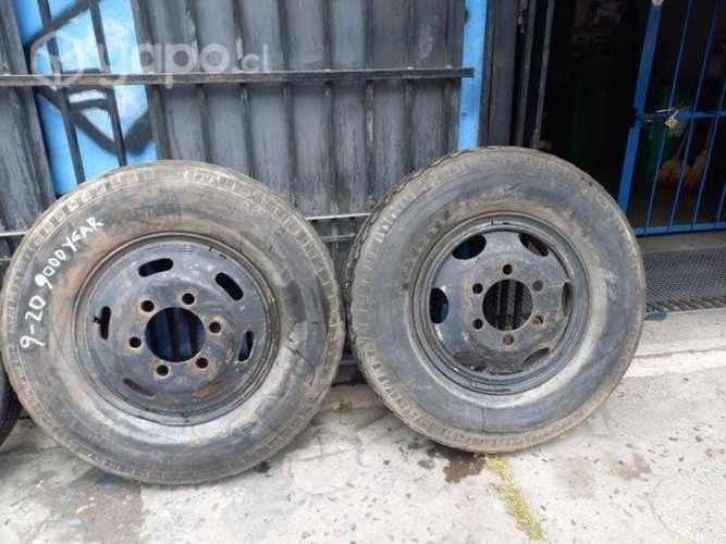 2 llantas con neumáticos para camión 9.00 -20