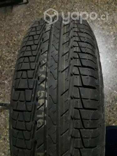 Neumático nuevo con llanta SsangYong