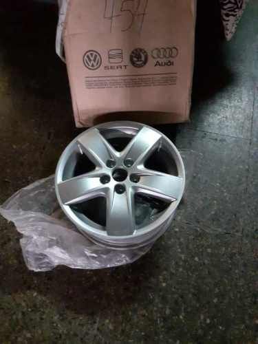 1 llanta de Magnesio Volkswagen Bora nueva,