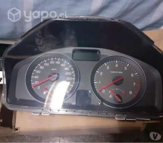 Tablero de instrumentos línea Volvo esta completo