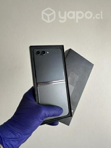 Samsung Galaxy Z Flip 5 negro usado en caja
