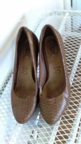 Zapatos Flexi cuero con taco, talla 38