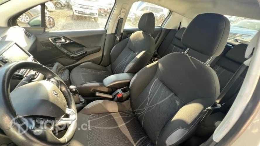 Peugeot 208 2015