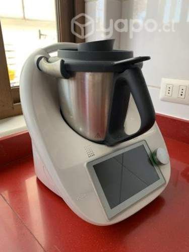 Thermomix TM6 + accesorios Prácticamente nueva