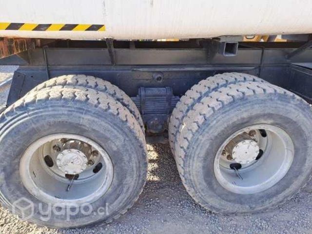 Camión Aljibe Nissan CWB-450 HDLA Año 1996