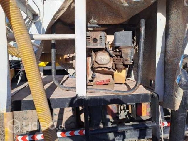 Camión Aljibe Nissan CWB-450 HDLA Año 1996