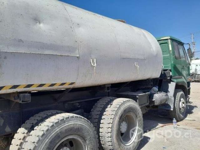 Camión Aljibe Nissan CWB-450 HDLA Año 1996