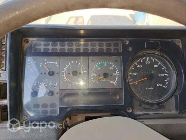 Camión Aljibe Nissan CWB-450 HDLA Año 1996