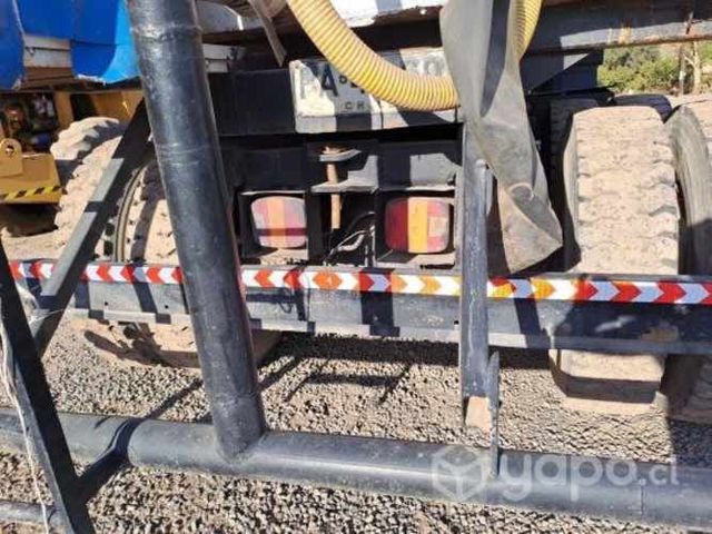 Camión Aljibe Nissan CWB-450 HDLA Año 1996