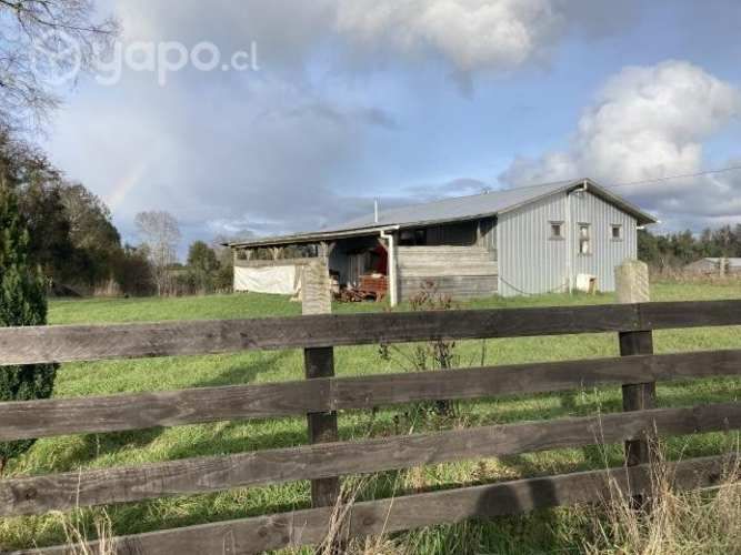 Se vende terreno con cabaña