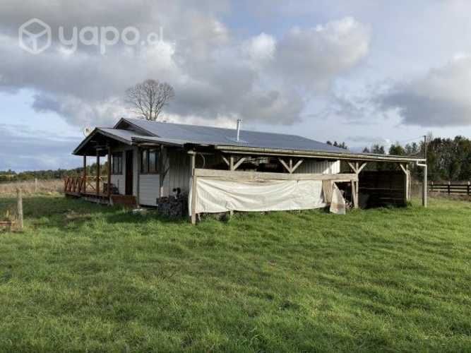 Se vende terreno con cabaña