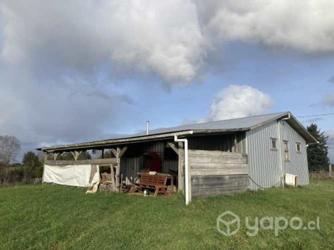 Se vende terreno con cabaña