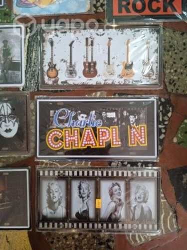 Patentes y cuadros de metal de artista