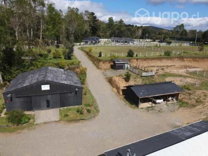 VENDO PARCELA DE 5000 METROS CON GALPON Y OTRAS INSTALACIONES