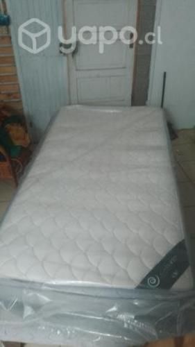 Cama Plaza y Media marca CiC con respaldo