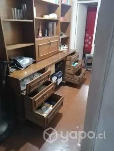 Aparador con repisas y escritorio