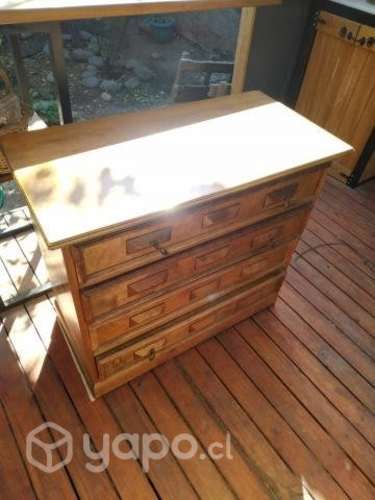 Muebles antiguos, cajoneras de madera