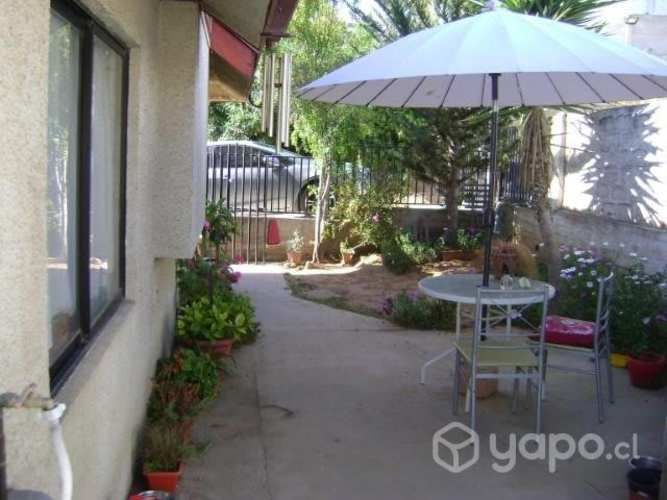 Casa individual, 4 dormitorios, 2 baños C-2200