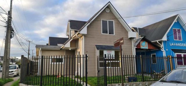 Casa esquina Mirador de Puerto Varas.-