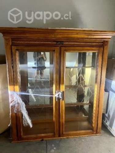 Espectacular Vitrina antigua de madera. Impecable
