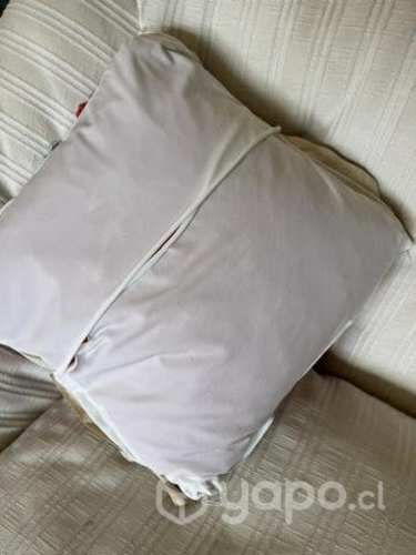 Funda de cojin bordada a mano