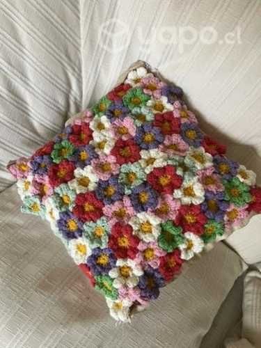 Funda de cojin bordada a mano