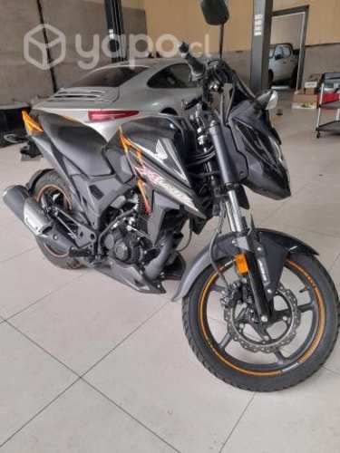 Honda X Blade 160 como nueva
