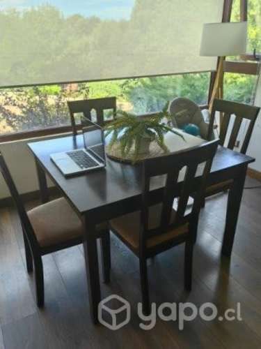 Mesa comedor y 4 sillas