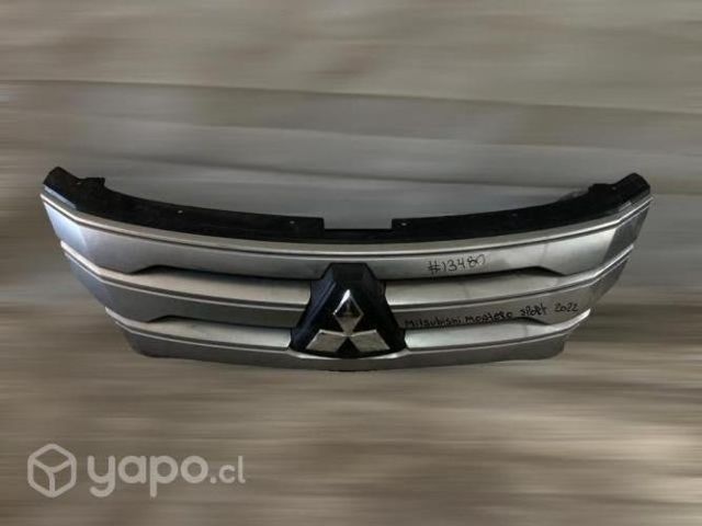 Mascara Mitsubishi Montero sport 2022