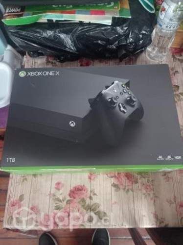 Consola XboxOne X con mando y tres juegos físicos