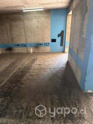 Estacionamiento techado, metro Santa Lucia