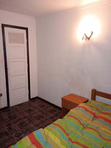 Se arrienda pieza con baño privado y estacionamiento. Sector Barrio El Tenis.
