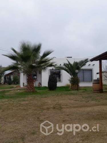 Se vende casa con amplio terreno en Graneros