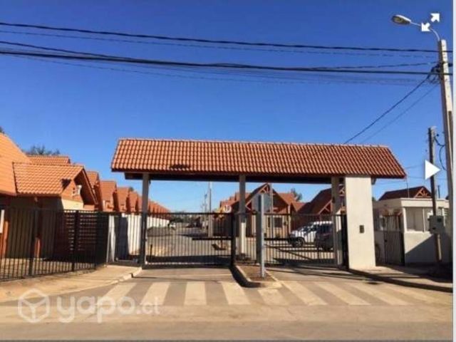 Se arrienda casa 3d -2b, condominio alto las rastr