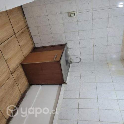 Arriendo Dos Piezas, baño privado y cocina