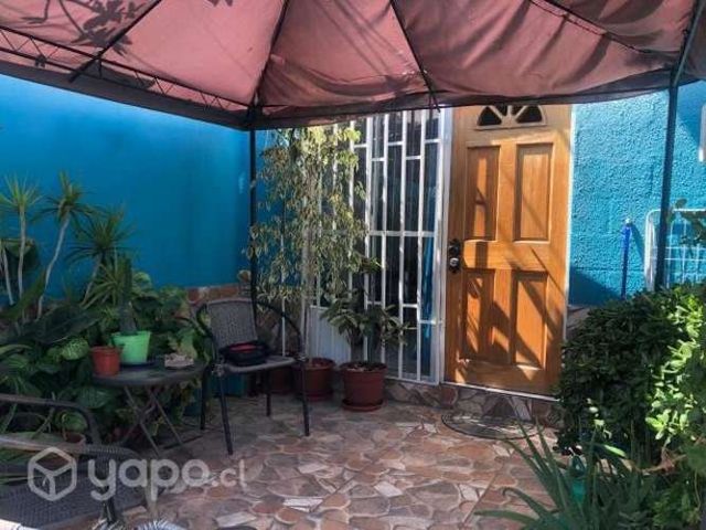 SE VENDE CASA 2 PISOS POB. CARDENAL SIVA HENRIQUEZ