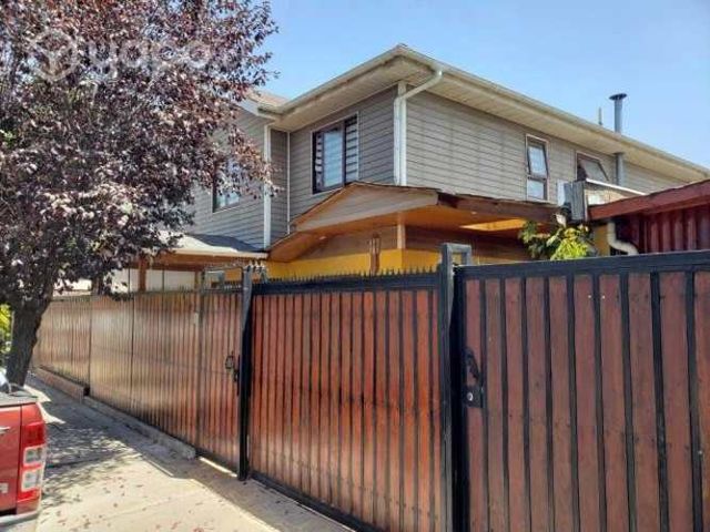 Amplia Casa en  Puente Alto - Ciudad Del Sol - Barrio Portugal